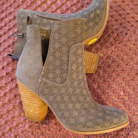 Carlos by Carlos Santana Grey Ankle Boots - Picture 5 of 8